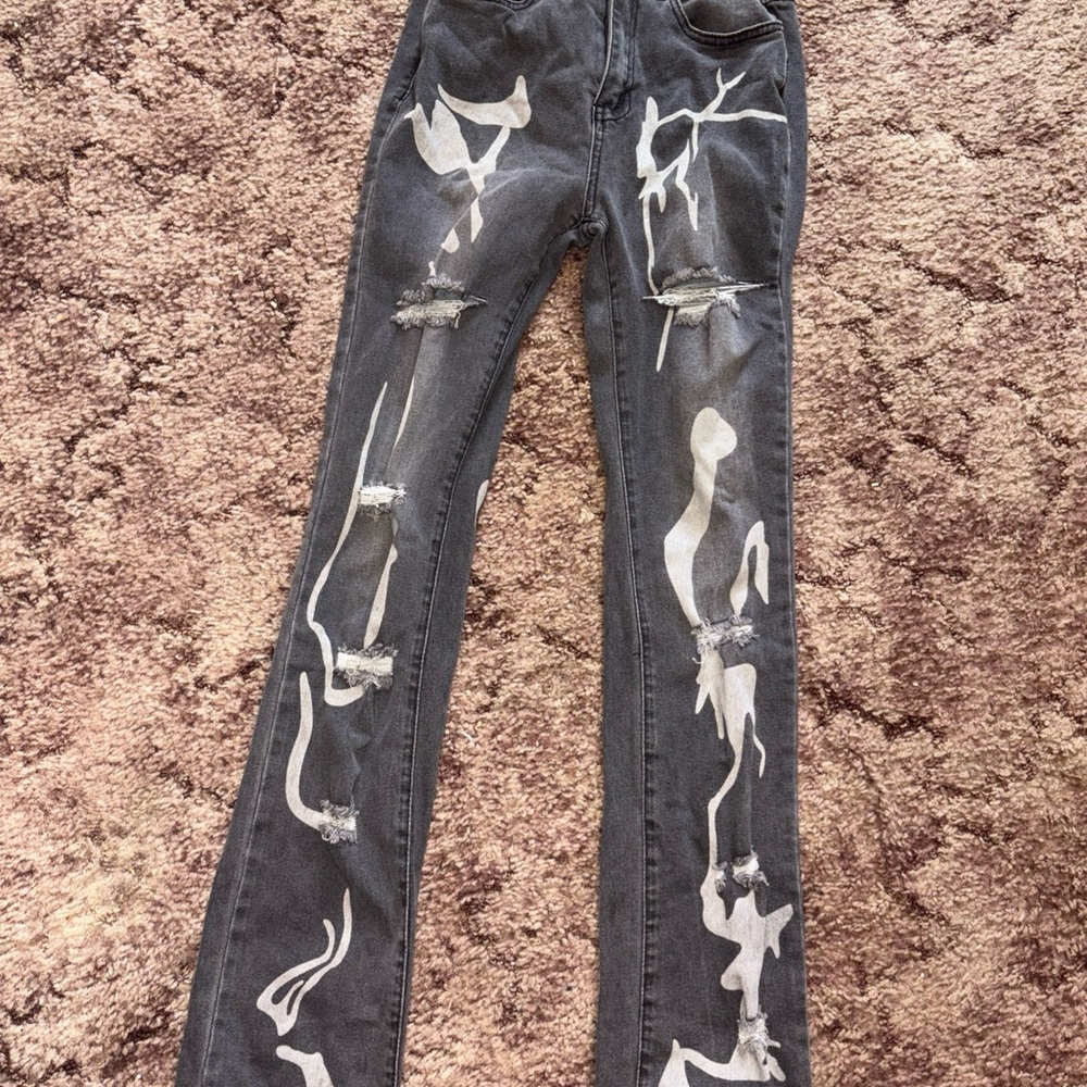 SHEIN Gray Flare Wide Leg Jeans with Artistic Design